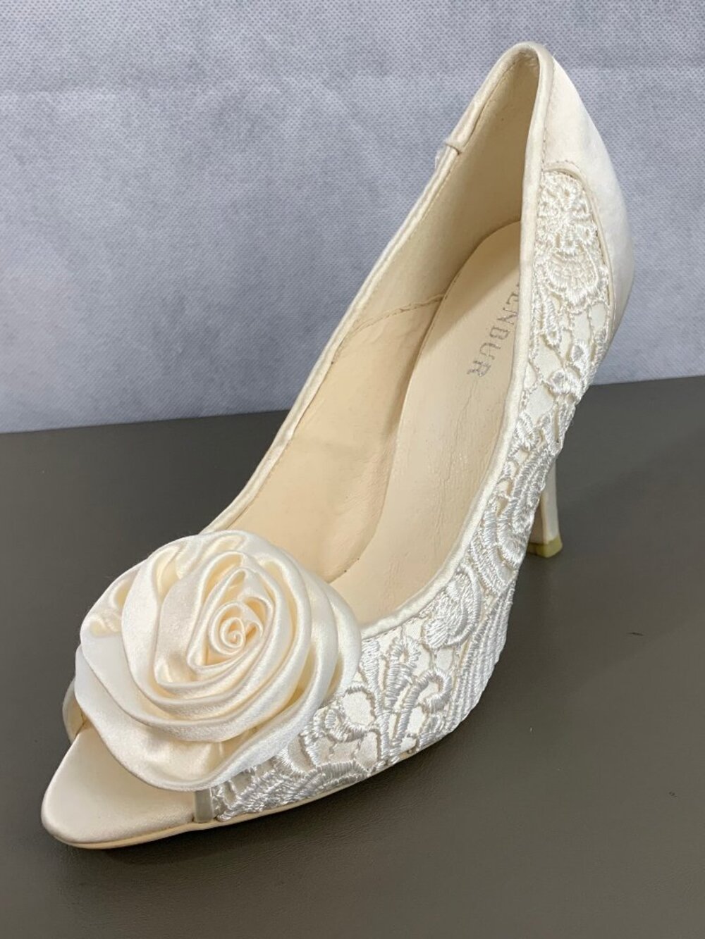 Menbur Maria Formal Evening Pumps, Ivory, EU 37, 6.5M US